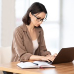 A person using Hubspot AI