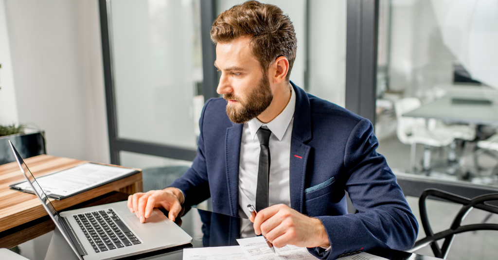 A person looking for HubSpot Discount